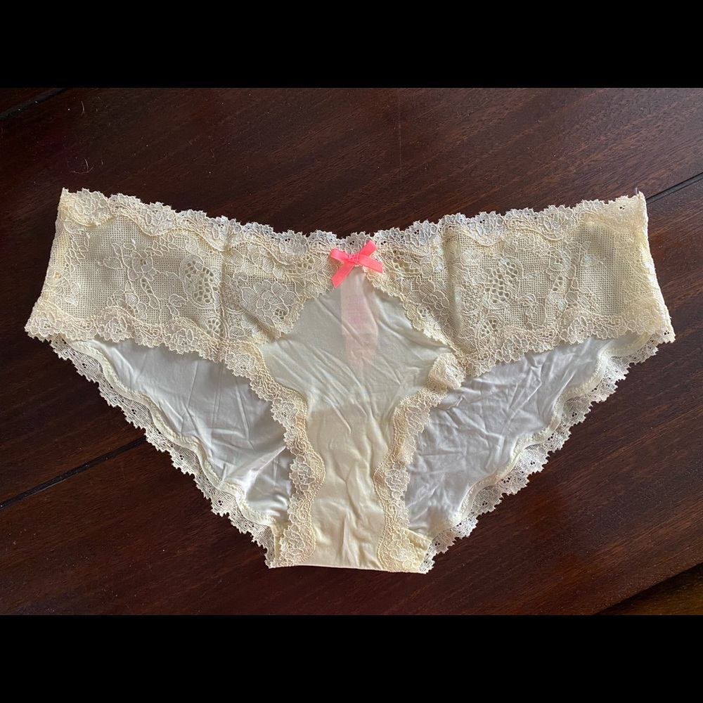 Victoria Secret Hipkini panties NWT